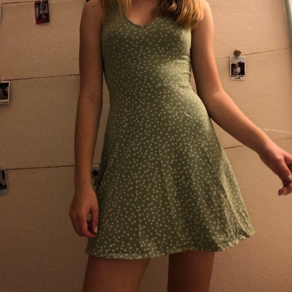 forever 21 green halter dress with white daises - Picture 2 of 3